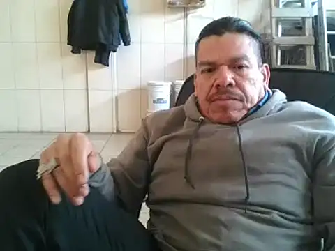 Snapshot of Oskr2024XXX chatting on February 14, 2025, 8:15 pm Oskr2024XXX online show from February 14, 2025, 8:15 pm