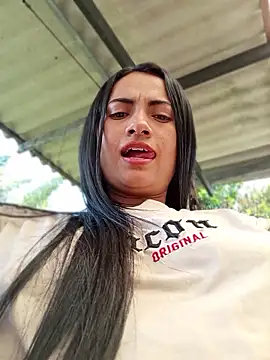 Snapshot of DaniellaGiraldo chatting on May 18, 2026, 4:24 pm DaniellaGiraldo online show from May 18, 2026, 4:24 pm