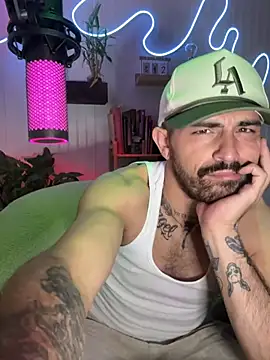 Snapshot of NickyThix chatting on April 14, 2026, 4:07 am NickyThix online show from April 14, 2026, 4:07 am