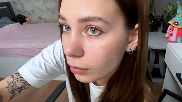 FlufyRabbit online show from April 16, 2026, 3:29 am