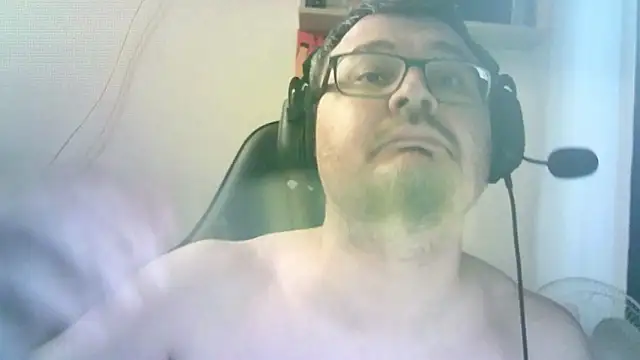 Snapshot of FantastickBombastick chatting on May 6, 2026, 3:17 pm FantastickBombastick online show from May 6, 2026, 3:17 pm