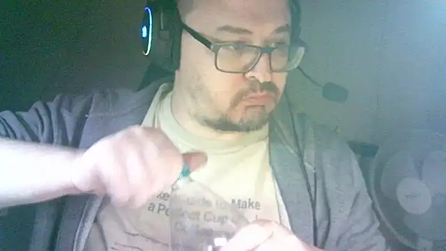 Snapshot of FantastickBombastick chatting on May 29, 2026, 9:35 pm FantastickBombastick online show from May 29, 2026, 9:35 pm