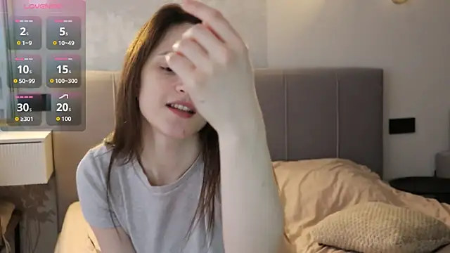 ellyellow online show from April 19, 2026, 8:02 am