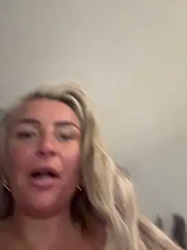 Naughtyhousewife x online show from April 29, 2026, 5:30 pm