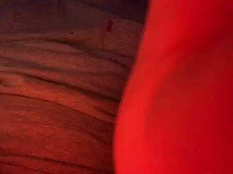 EffefferRm00 online show from April 15, 2026, 9:37 pm