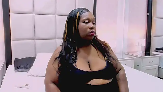 TreisyVixen online show from June 3, 2026, 3:09 am
