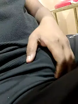 hot boy995 online show from April 19, 2026, 3:55 pm