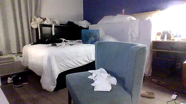 Snapshot of Dicksee_Left chatting on April 26, 2026, 4:32 am Dicksee Left online show from April 26, 2026, 4:32 am