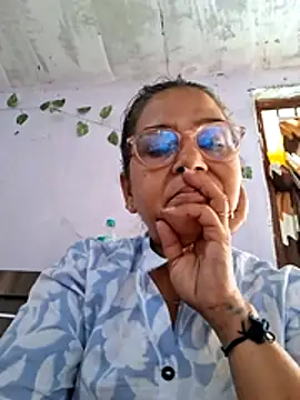 Shalini3456 online show from April 15, 2026, 9:05 am