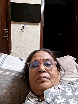 Shalini3456 online show from April 20, 2026, 8:17 am