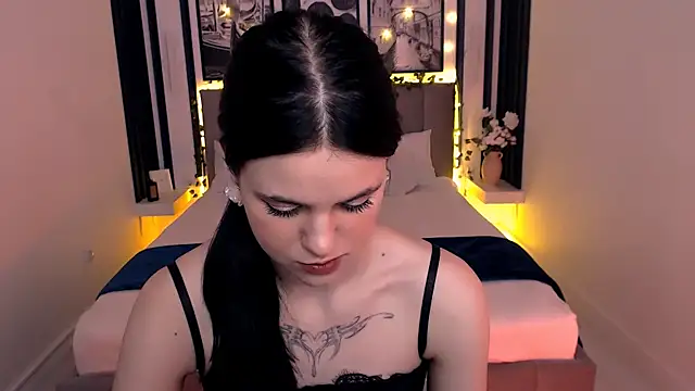  Scarlett Lee  online show from April 16, 2026, 11:22 am