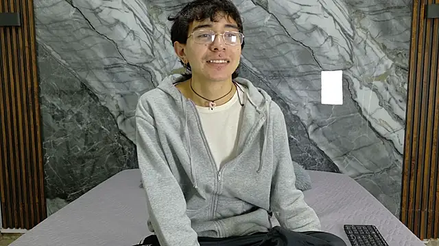 Snapshot of NoahWalker__ chatting on May 11, 2026, 11:05 am NoahWalker online show from May 11, 2026, 11:05 am