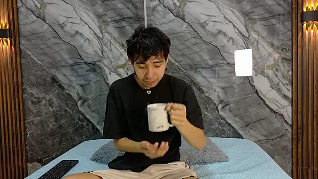 Snapshot of NoahWalker__ chatting on May 24, 2026, 11:04 am NoahWalker online show from May 24, 2026, 11:04 am