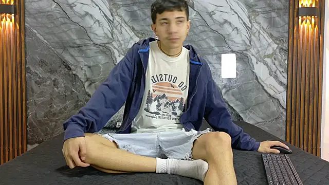 Snapshot of NoahWalker__ chatting on June 2, 2026, 11:01 am NoahWalker online show from June 2, 2026, 11:01 am