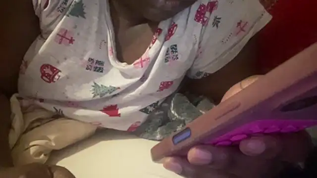 Snapshot of EbonyTheBrattt chatting on April 21, 2026, 10:45 pm EbonyTheBrattt online show from April 21, 2026, 10:45 pm