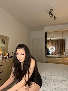Snapshot of CandyElla_ chatting on May 17, 2026, 7:21 pm CandyElla online show from May 17, 2026, 7:21 pm
