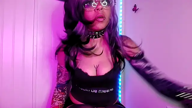 Snapshot of nerdyhotgoth chatting on June 18, 2026, 2:54 pm nerdyhotgoth online show from June 18, 2026, 2:54 pm