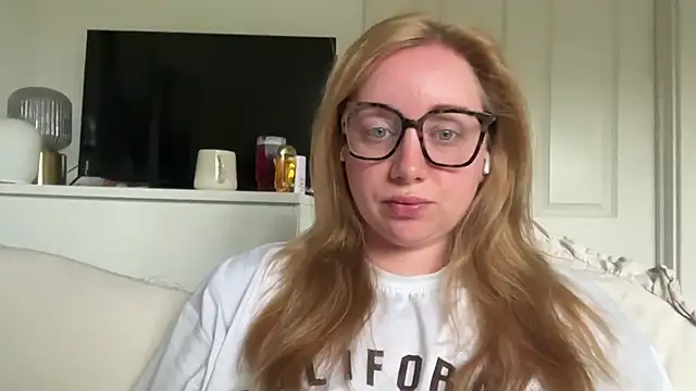 arielsweetieee online show from June 6, 2026, 7:02 am