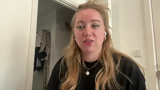arielsweetieee online show from June 10, 2026, 2:16 pm