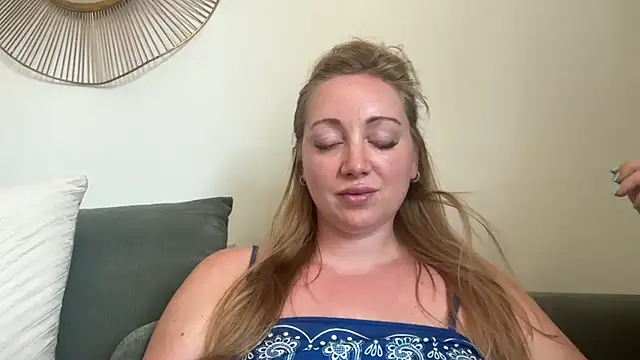 arielsweetieee online show from June 27, 2026, 11:59 am
