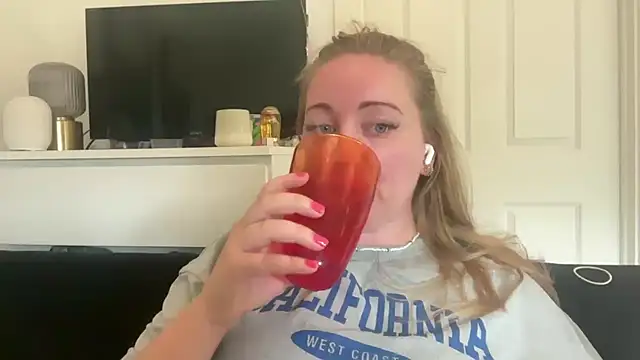 arielsweetieee online show from July 5, 2026, 8:32 am