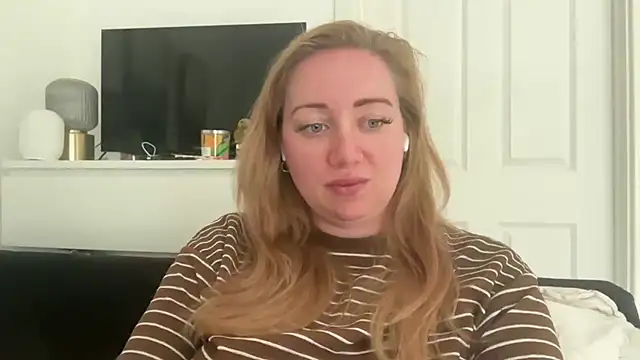 arielsweetieee online show from July 11, 2026, 9:01 am
