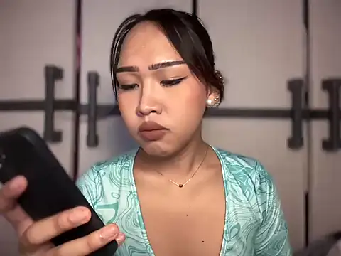 lady clea143 online show from April 18, 2026, 3:10 am