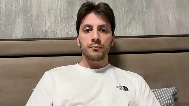 italianass94 online show from April 16, 2026, 9:39 pm