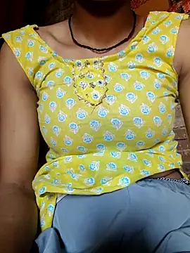 Snapshot of Cute-Nitya_21 chatting on May 3, 2026, 4:40 am Cute-Nitya 21 online show from May 3, 2026, 4:40 am