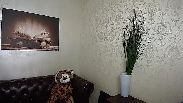 KyloEast online show from July 12, 2026, 5:31 am