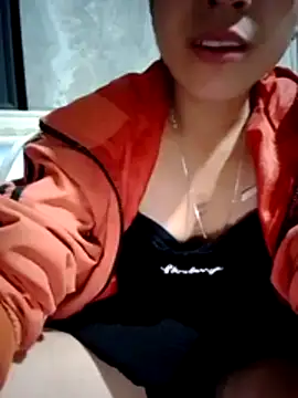 Zara-Lina online show from May 4, 2026, 11:50 am