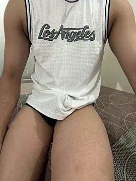 Snapshot of lucky_7inches chatting on June 3, 2026, 4:23 pm lucky 7inches online show from June 3, 2026, 4:23 pm