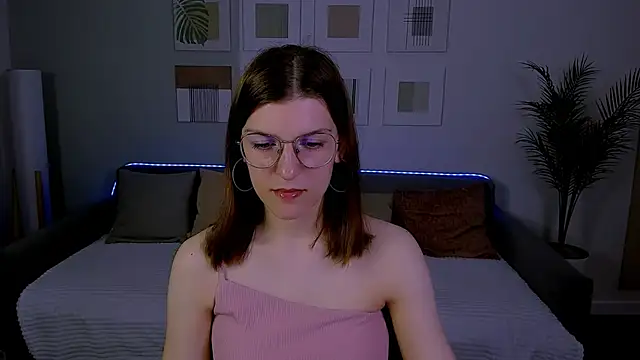Snapshot of AnnaThorne chatting on May 7, 2026, 3:23 am AnnaThorne online show from May 7, 2026, 3:23 am