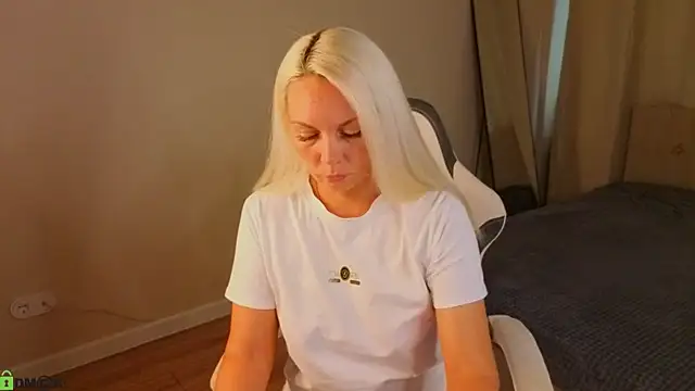 Snapshot of April_Nelson chatting on June 17, 2026, 12:24 am April Nelson online show from June 17, 2026, 12:24 am