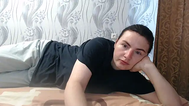 Snapshot of AlinaxJames chatting on June 13, 2026, 8:34 am AlinaxJames online show from June 13, 2026, 8:34 am