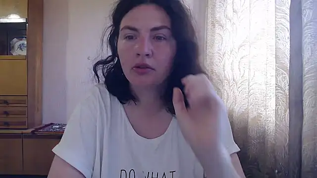 Snapshot of AlinaxJames chatting on July 9, 2026, 8:07 am AlinaxJames online show from July 9, 2026, 8:07 am