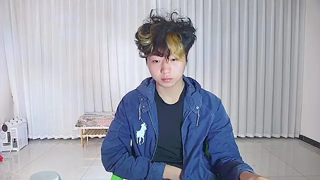 Cream-001 online show from April 21, 2026, 12:33 pm