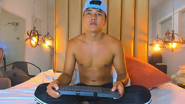 LianCarter  online show from April 18, 2026, 11:27 pm