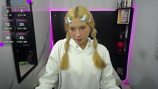 Snapshot of nancy_blonde chatting on July 2, 2026, 12:44 pm nancy blonde online show from July 2, 2026, 12:44 pm
