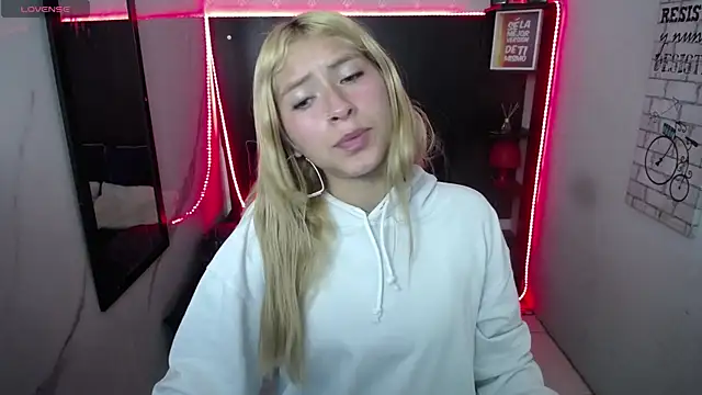 Snapshot of nancy_blonde chatting on July 15, 2026, 12:10 pm nancy blonde online show from July 15, 2026, 12:10 pm