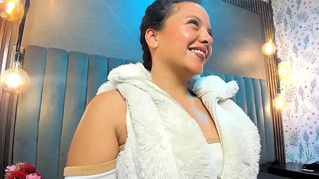 Snapshot of LilaVelvet chatting on July 4, 2026, 8:15 pm LilaVelvet online show from July 4, 2026, 8:15 pm