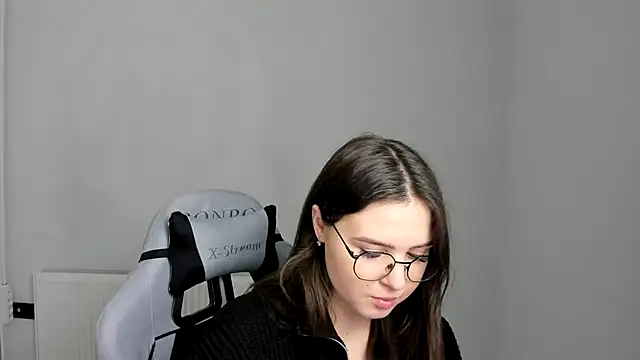 Regina cute  online show from April 25, 2026, 6:49 am