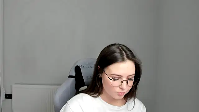 Regina cute  online show from May 8, 2026, 11:15 am