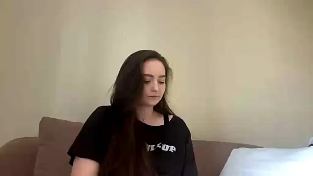 Emilly Cart online show from April 22, 2026, 6:38 am