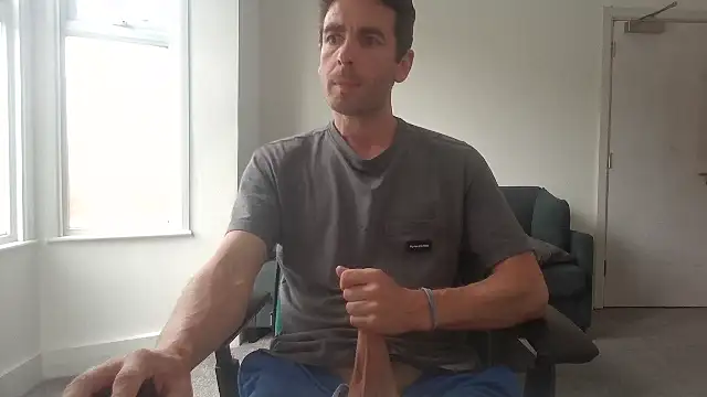 Snapshot of frenchbdmaninlondon chatting on July 1, 2026, 2:07 pm frenchbdmaninlondon online show from July 1, 2026, 2:07 pm