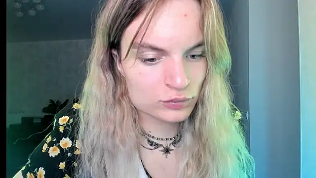 milliKira006 online show from May 16, 2026, 7:45 pm