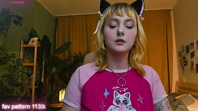 Emma Thomps online show from May 4, 2026, 2:02 pm