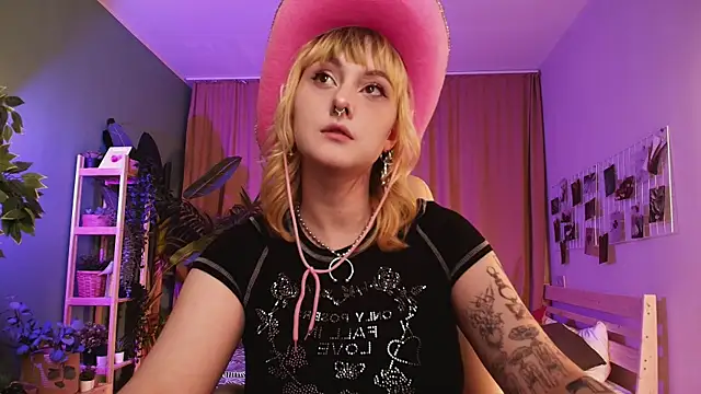 Emma Thomps online show from May 13, 2026, 2:03 pm