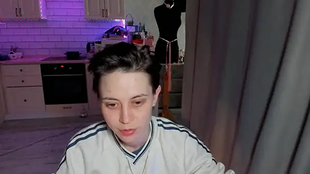 EVAARUS online show from April 18, 2026, 7:51 pm