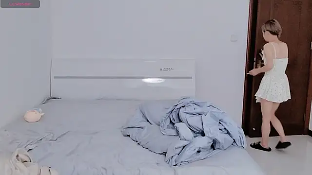 yezi5999 online show from April 22, 2026, 7:33 am